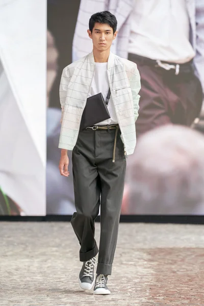 Look 27